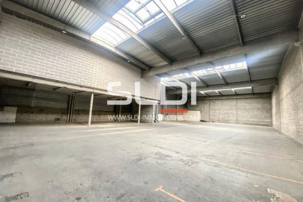 Locaux d'activités A LOUER - CHASSIEU - 1 150 m²