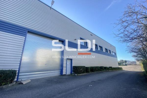 Locaux d'activités A LOUER - CHASSIEU - 1 150 m²