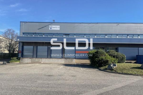 Locaux d'activités A LOUER - CHASSIEU - 1 150 m²