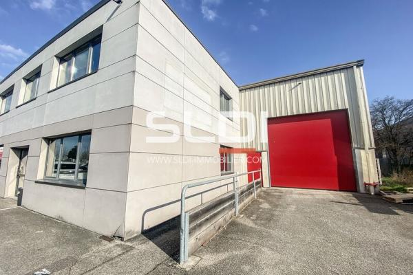 Locaux d'activités A LOUER - CHASSIEU - 686 m²