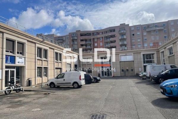 Locaux d'activités A LOUER - VILLEURBANNE - 267 m²