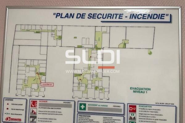 Locaux d'activités A LOUER - VILLEURBANNE - 267 m²