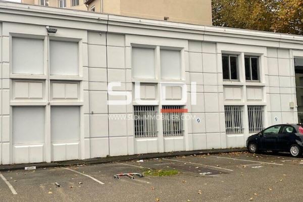Locaux d'activités A LOUER - VILLEURBANNE - 267 m²