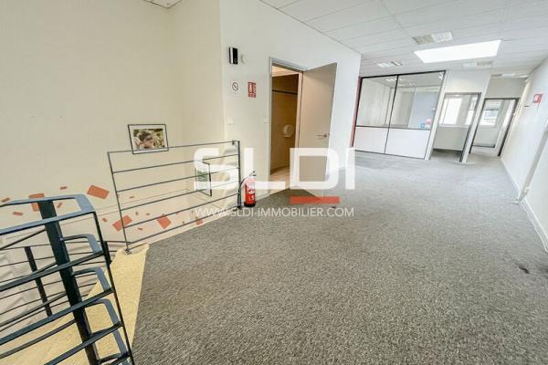 Locaux d'activités A LOUER - VILLEURBANNE - 267 m²