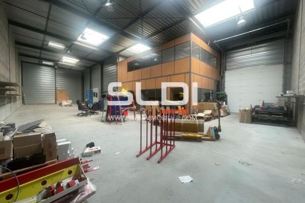 Locaux d'activités A VENDRE - CHAPONOST - 420 m²