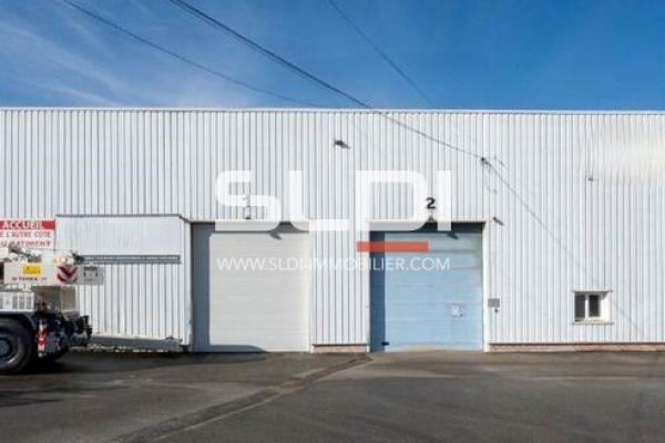 Locaux d'activités A LOUER - BELLEVILLE-EN-BEAUJOLAIS - 2 710 m²