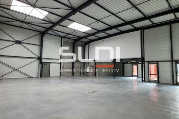 Locaux d'activités A LOUER - CHASSIEU - 630 m²