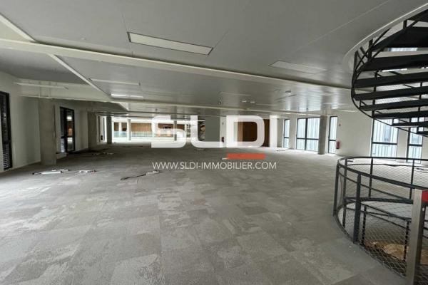 Bureaux A LOUER - LIMONEST - 633 m²
