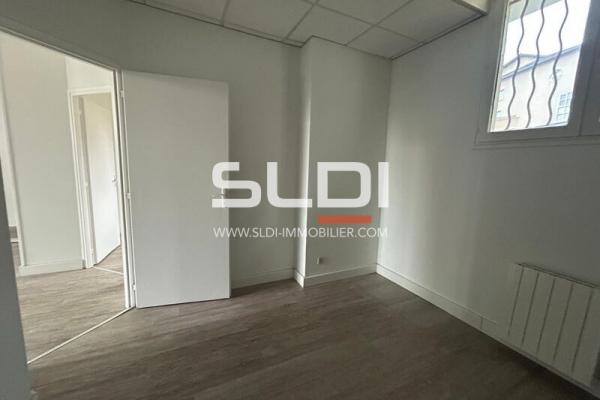 Commerces A VENDRE OU A LOUER - NEUVILLE SUR SAONE - 66 m²