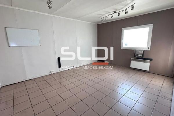 Entrepôts/Messagerie A LOUER - HEYRIEUX - 950 m²