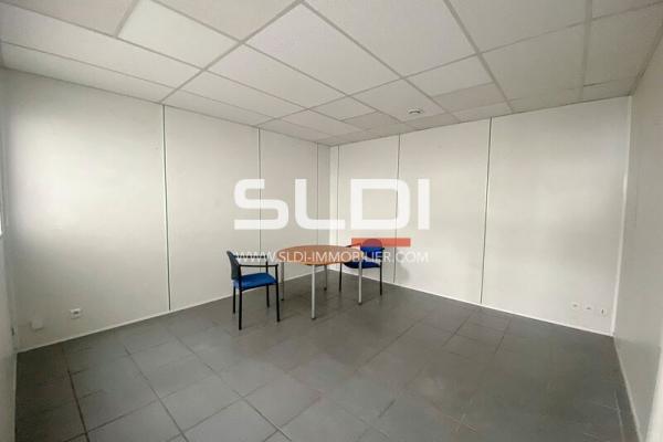 Locaux d'activités A LOUER - VENISSIEUX - 794 m²