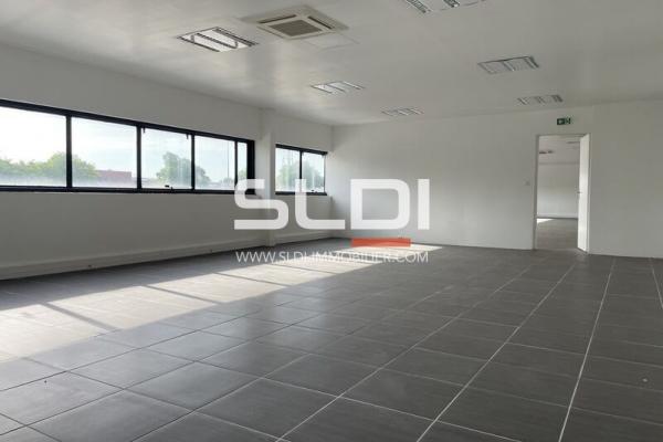 Locaux d'activités A LOUER - VENISSIEUX - 2 002 m²
