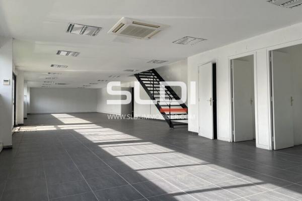 Locaux d'activités A LOUER - VENISSIEUX - 2 002 m²