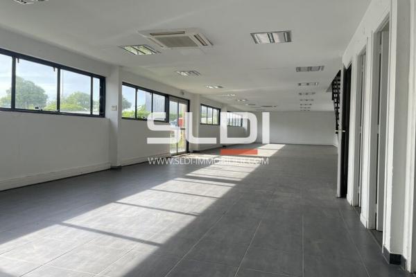 Locaux d'activités A LOUER - VENISSIEUX - 2 002 m²
