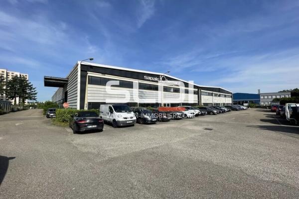 Locaux d'activités A LOUER - VENISSIEUX - 2 002 m²