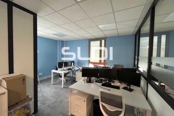 Bureaux A LOUER - LIMAS - 107 m²