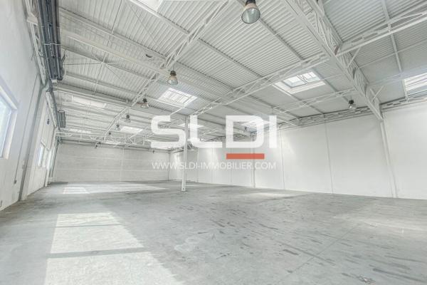 Locaux d'activités A LOUER - SAINT PRIEST - 1 000 m²