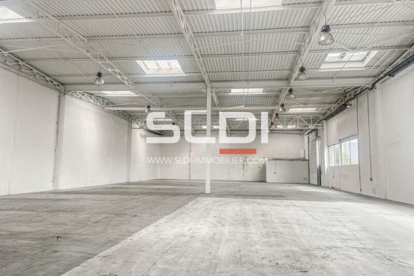 Locaux d'activités A LOUER - SAINT PRIEST - 1 000 m²