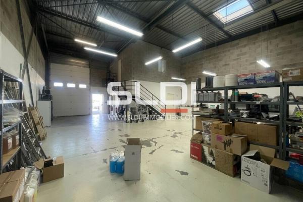 Locaux d'activités A LOUER - CHASSIEU - 177 m²
