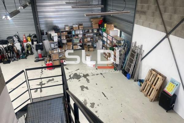 Locaux d'activités A LOUER - CHASSIEU - 177 m²