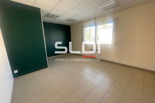 Locaux d'activités A LOUER - CHASSIEU - 177 m²