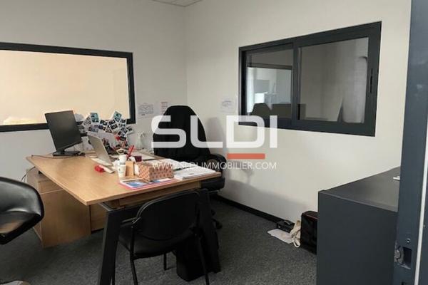 Locaux d'activités A VENDRE - DECINES CHARPIEU - 534 m²
