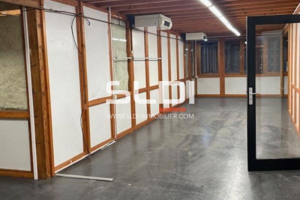 Locaux d'activités A LOUER - RILLIEUX LA PAPE - 3 200 m²