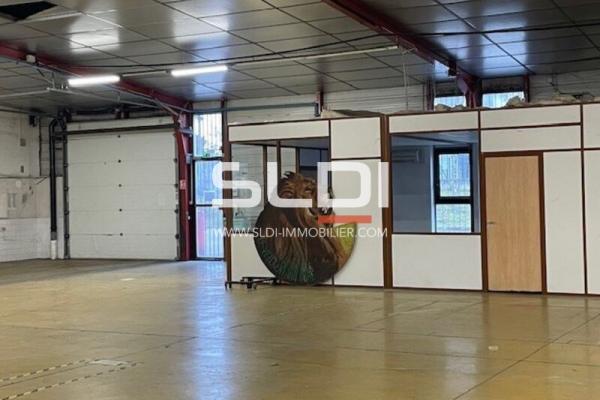 Locaux d'activités A LOUER - RILLIEUX LA PAPE - 3 200 m²