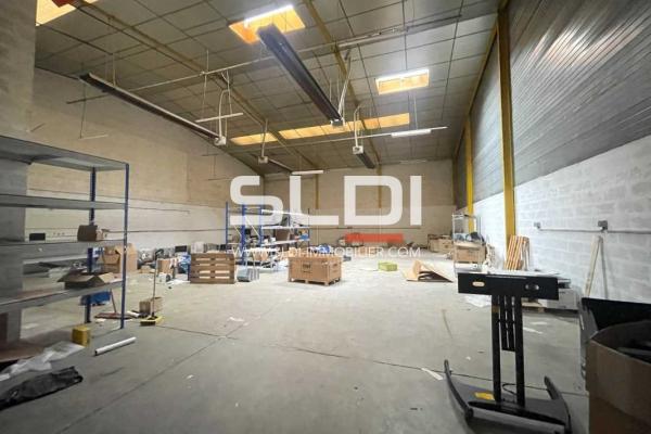 Locaux d'activités A LOUER - CHASSIEU - 380 m²