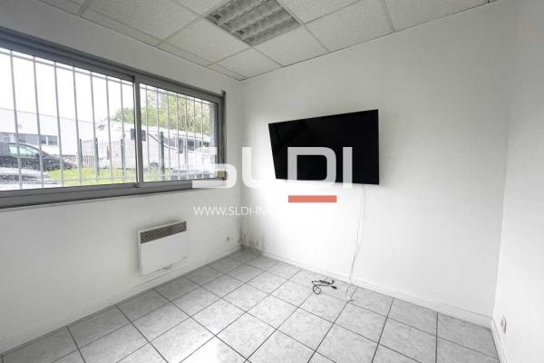 Locaux d'activités A LOUER - CHASSIEU - 380 m²