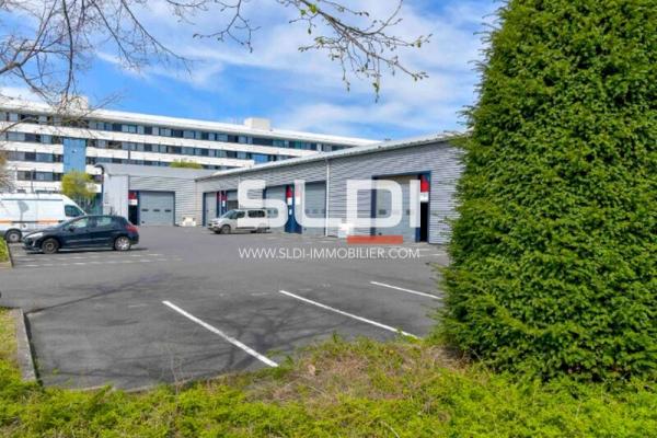 Locaux d'activités A LOUER - LYON - 372 m²