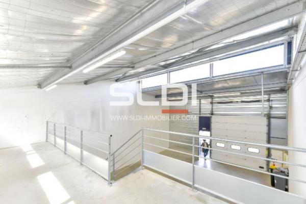 Locaux d'activités A LOUER - LYON - 372 m²