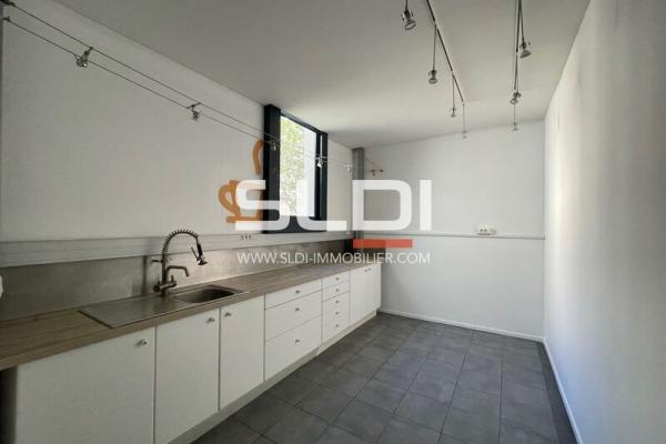 Locaux d'activités A LOUER - LYON - 372 m²