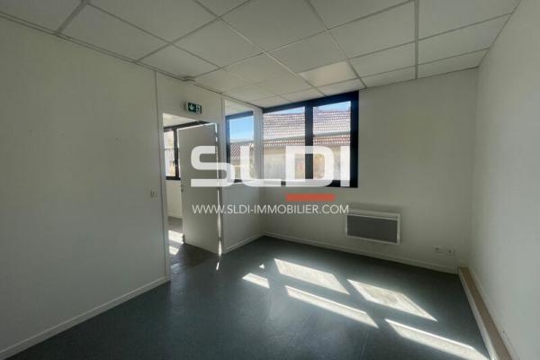 Locaux d'activités A LOUER - LYON - 372 m²