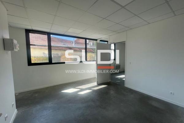 Locaux d'activités A LOUER - LYON - 372 m²