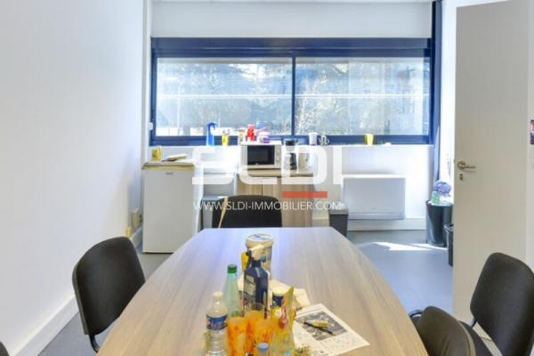 Locaux d'activités A LOUER - LYON - 416 m²