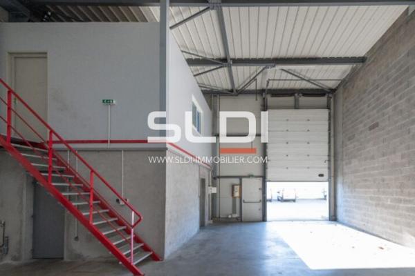 Locaux d'activités A LOUER - RILLIEUX LA PAPE - 135 m²