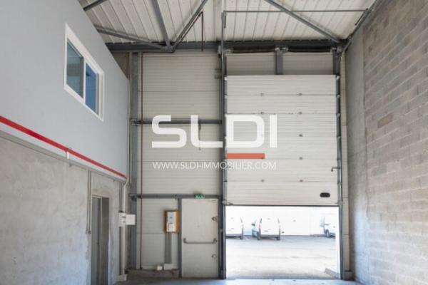 Locaux d'activités A LOUER - RILLIEUX LA PAPE - 135 m²