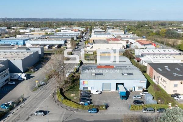 Locaux d'activités A LOUER - VAULX EN VELIN - 679 m²