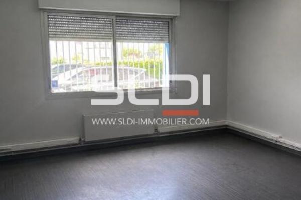 Locaux d'activités A LOUER - VAULX EN VELIN - 679 m²