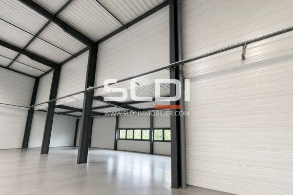 Locaux d'activités A LOUER - VAULX EN VELIN - 679 m²