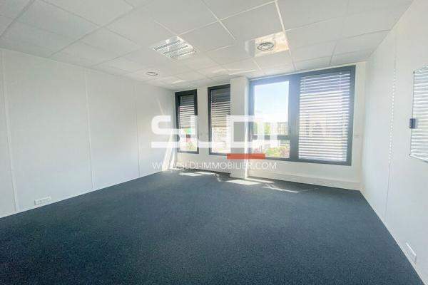 Bureaux A LOUER - VAULX EN VELIN - 205 m²