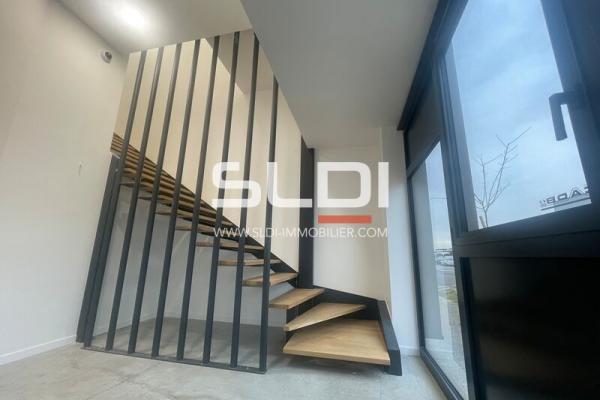 Locaux d'activités A VENDRE OU A LOUER - TREVOUX - 464 m²