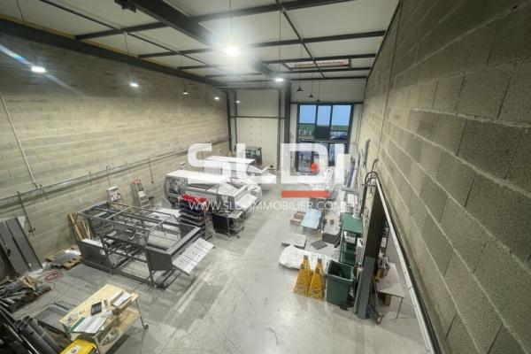 Locaux d'activités A VENDRE OU A LOUER - TREVOUX - 464 m²