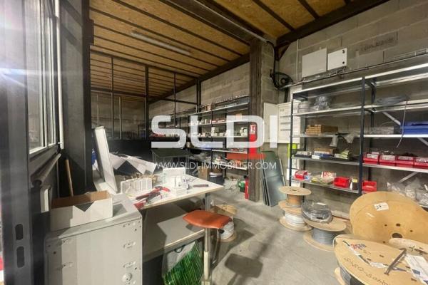 Locaux d'activités A VENDRE OU A LOUER - TREVOUX - 464 m²