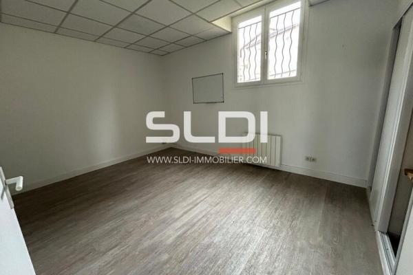 Commerces A VENDRE OU A LOUER - NEUVILLE SUR SAONE - 27 m²