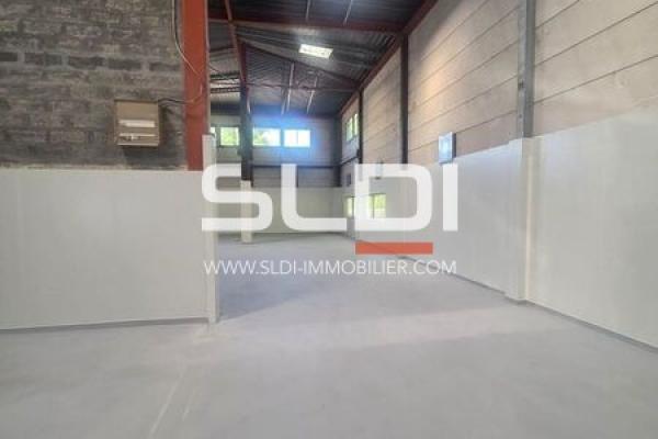 Locaux d'activités A LOUER - SAINT ETIENNE - 1 085 m²