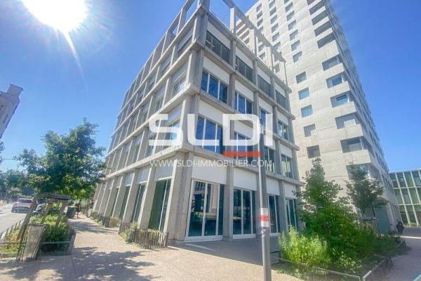 Commerces A VENDRE - LYON - 162 m²