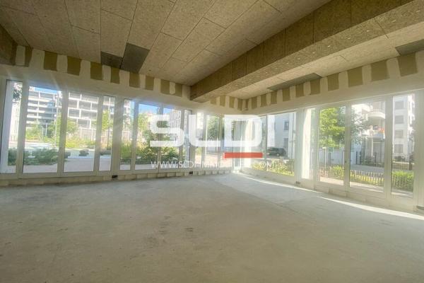 Commerces A VENDRE - LYON - 162 m²