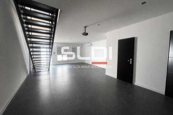 Locaux d'activités A LOUER - SATHONAY CAMP - 375 m²